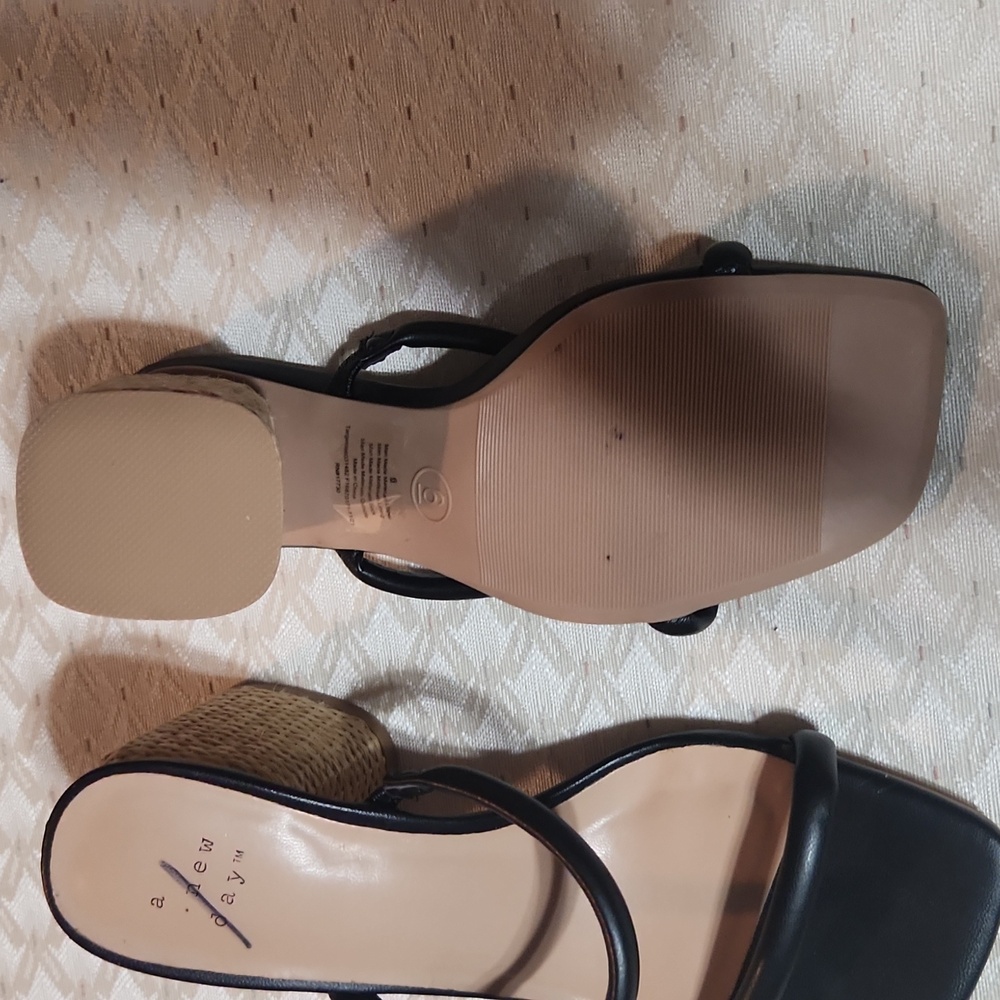 sandals new, never used - Picture 4 of 4
